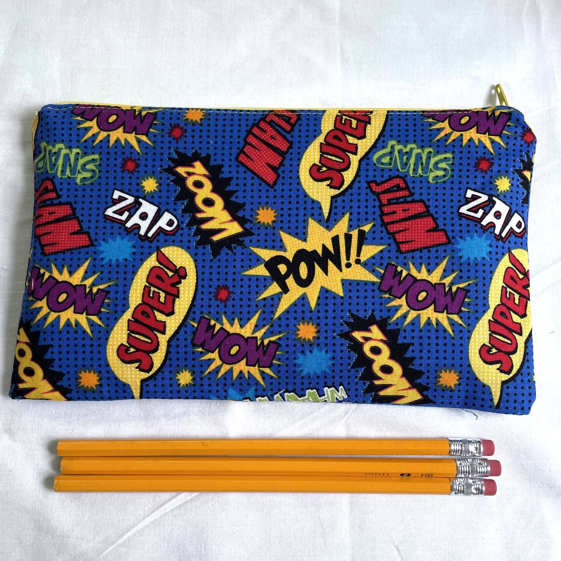 Comic Buch Worte Reißverschluss Täschchen/Federmäppchen Schminktasche Gadget Comic Buch Worte Reißverschluss Täschchen/Federmäppchen Schminktasche Gadget von MarfDaze