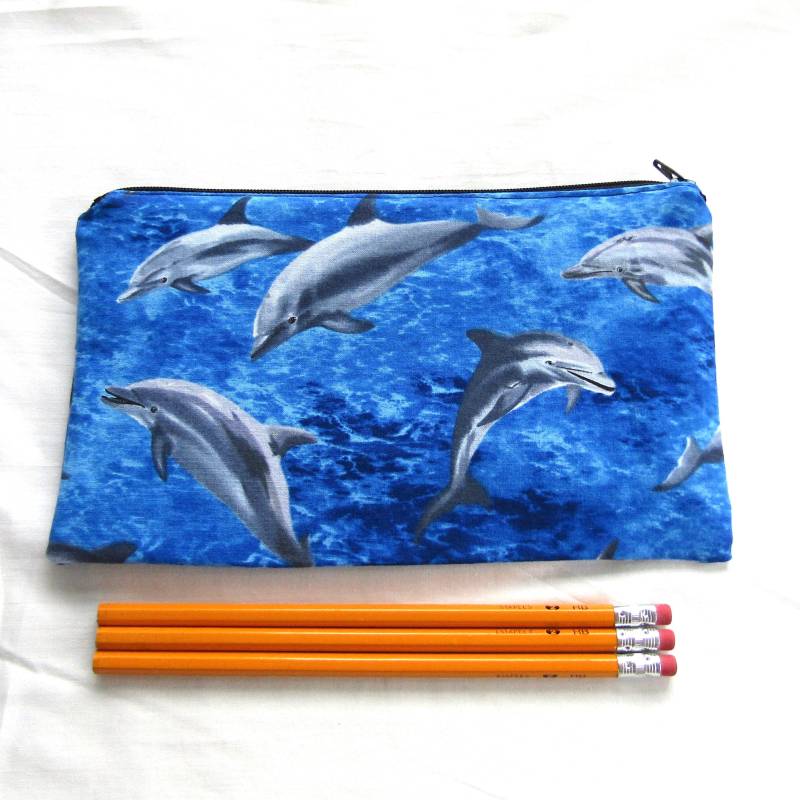 Delfin Stoff Reißverschlusstasche/Federmäppchen Schminktasche Clutch Delfin Stoff Reißverschlusstasche/Federmäppchen Schminktasche Clutch von MarfDaze