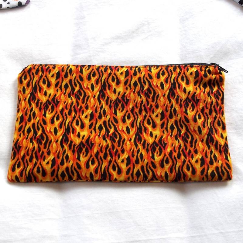 Feuer Stoff Reißverschluss Beutel/Federmäppchen Make Up Tasche Gadget Sack Feuer Stoff Reißverschluss Beutel/Federmäppchen Make Up Tasche Gadget Sack von MarfDaze