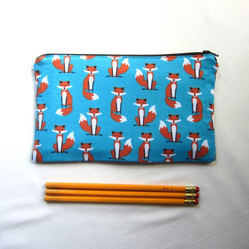 Füchse Auf Blauem Stoff Reißverschluss Täschchen/Mäppchen Make Up Tasche Gadget Sack von MarfDaze