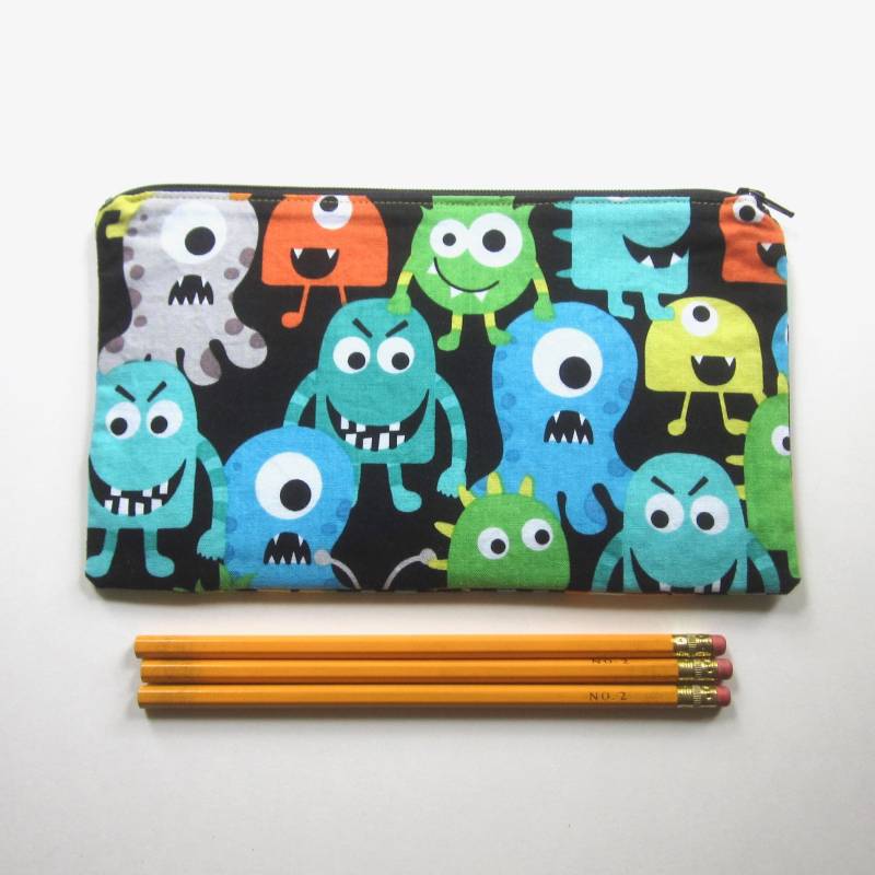 Große Süße Monster Auf Schwarzen Stoff Reißverschluss Beutel/Bleistift Fall Make-Up Tasche Gadget Sack Große Süße Monster Auf Schwarzen Stoff Reißverschluss Beutel/Bleistift Fall Make-Up Tasche Gadget Sack von MarfDaze