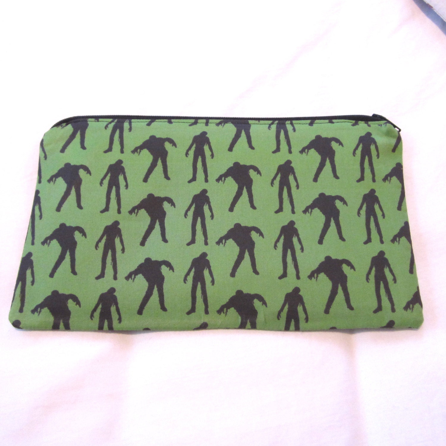 Grünes Zombie Federmäppchen/Schminktasche Grünes Zombie Federmäppchen/Schminktasche von MarfDaze