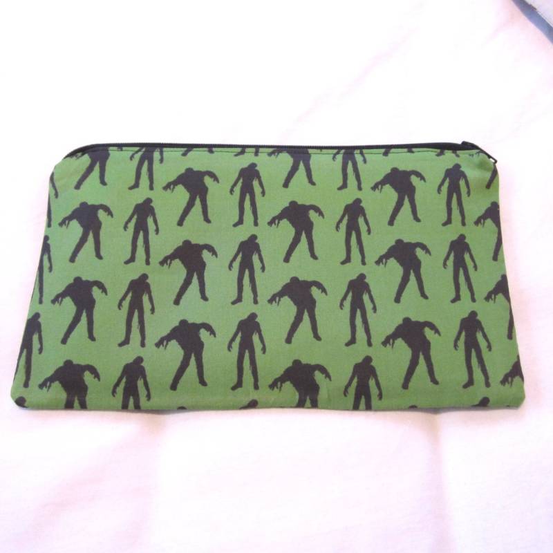 Grünes Zombie Federmäppchen/Schminktasche Grünes Zombie Federmäppchen/Schminktasche von MarfDaze