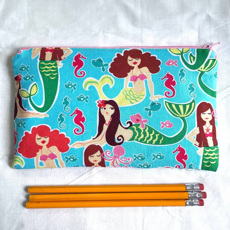 Meerjungfrauen Stoff Mäppchen/Make Up Tasche Gadget Täschchen Meerjungfrauen Stoff Mäppchen/Make Up Tasche Gadget Täschchen von MarfDaze