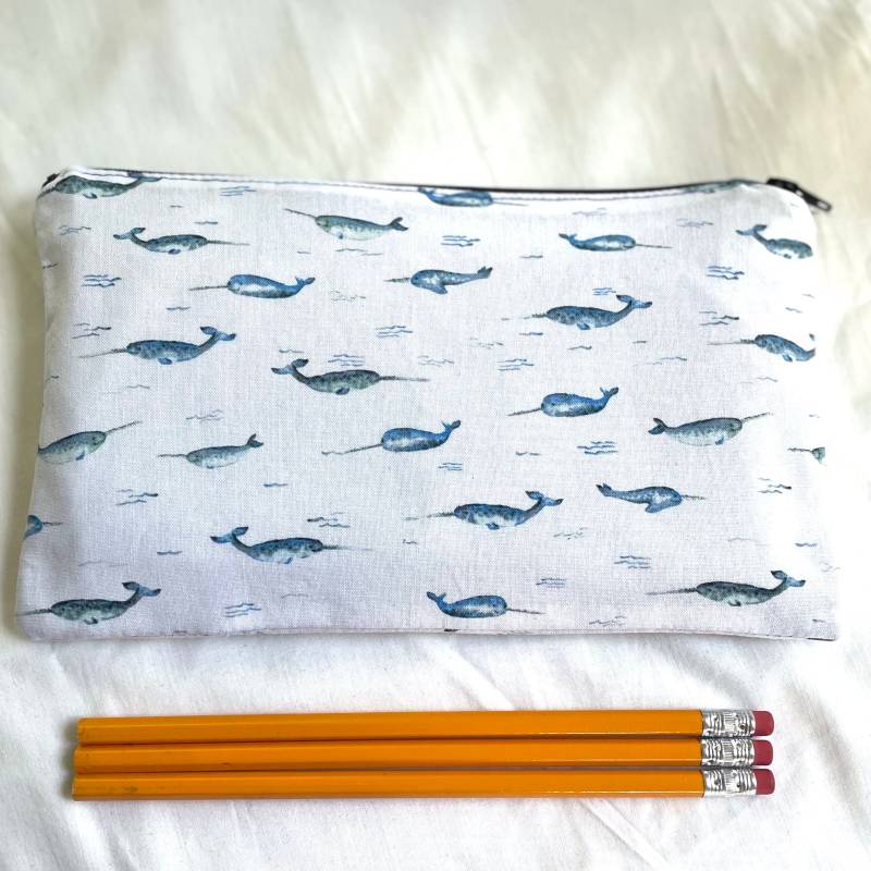 Narwal Stoff Reißverschluss Beutel/Mäppchen Schminktasche Gadget Sack Narwal Stoff Reißverschluss Beutel/Mäppchen Schminktasche Gadget Sack von MarfDaze