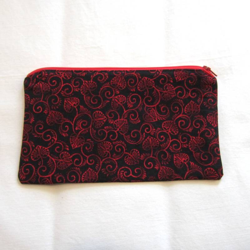 Rote Herzförmige Blätter Stoff Reißverschluss-Etui/Federmäppchen Schminktasche Gadget Tasche Rote Herzförmige Blätter Stoff Reißverschluss-Etui/Federmäppchen Schminktasche Gadget Tasche von MarfDaze