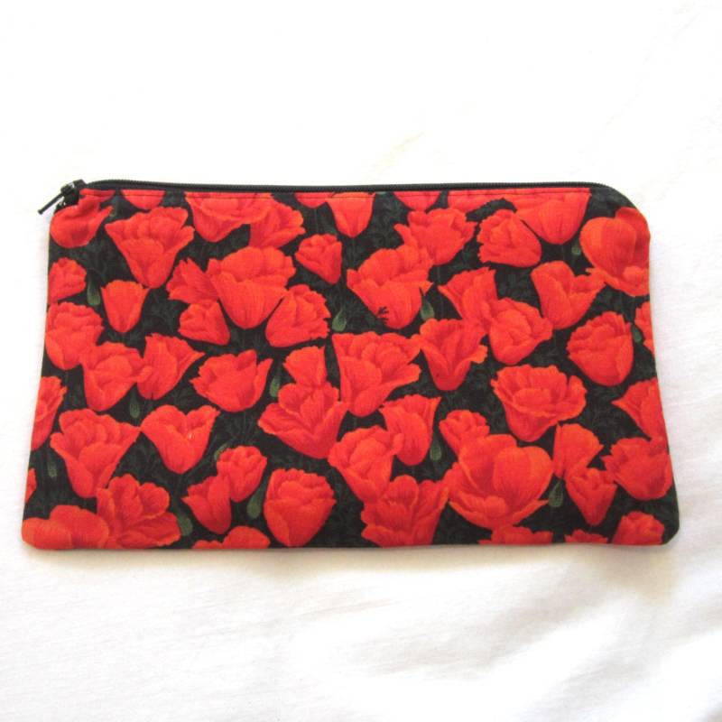 Rote Tulpen Stoffbeutel/Mäppchen Make Up Tasche Gadget Täschchen Rote Tulpen Stoffbeutel/Mäppchen Make Up Tasche Gadget Täschchen von MarfDaze