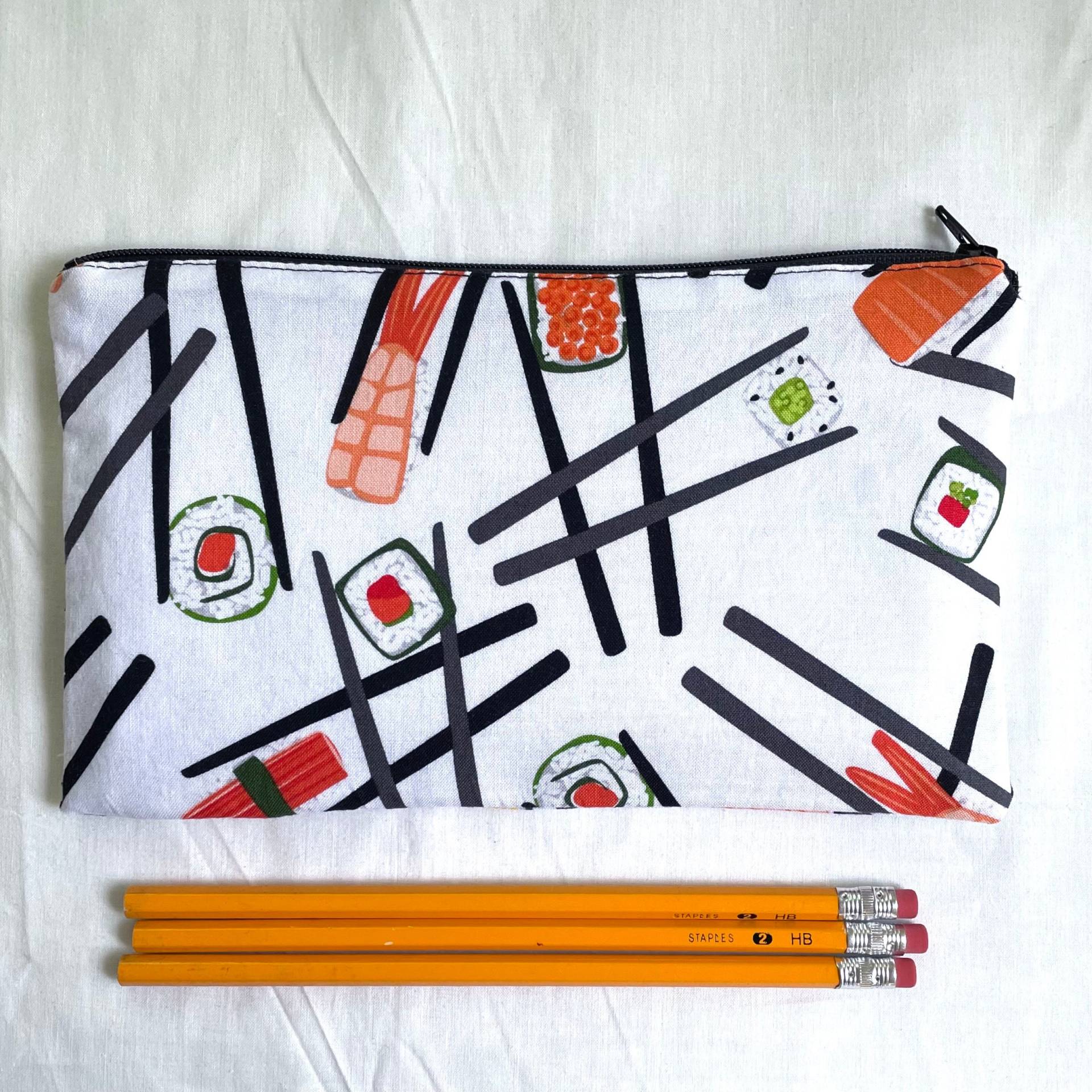 Stäbchen Und Sushi Stoff Mäppchen/Make Up Tasche Gadget Täschchen Stäbchen Und Sushi Stoff Mäppchen/Make Up Tasche Gadget Täschchen von MarfDaze