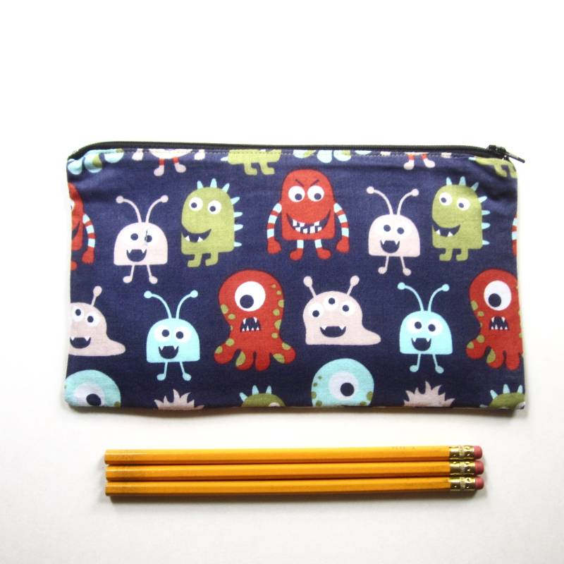 Süße Monster Auf Marine Stoff Reißverschluss Beutel/Bleistift Fall Make-Up Tasche Gadget Sack Süße Monster Auf Marine Stoff Reißverschluss Beutel/Bleistift Fall Make-Up Tasche Gadget Sack von MarfDaze