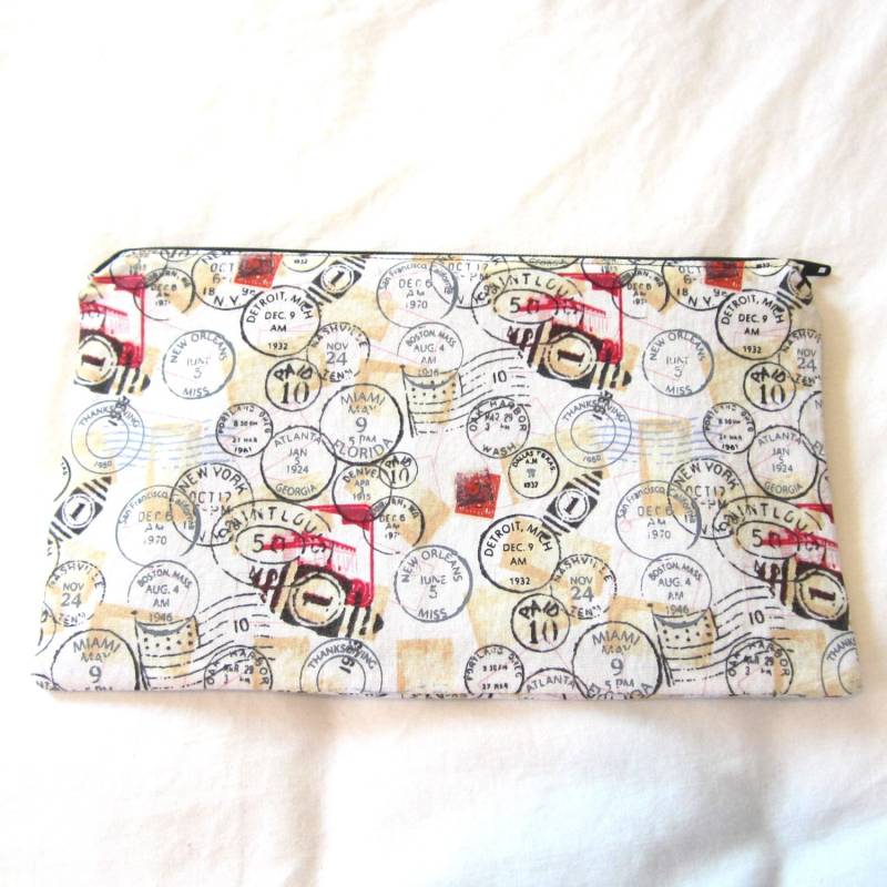 Usa-Reisenden Poststempel Stoff Reißverschluss-Etui/Federmäppchen Schminktasche Gadget Sack Usa-Reisenden Poststempel Stoff Reißverschluss-Etui/Federmäppchen Schminktasche Gadget Sack von MarfDaze