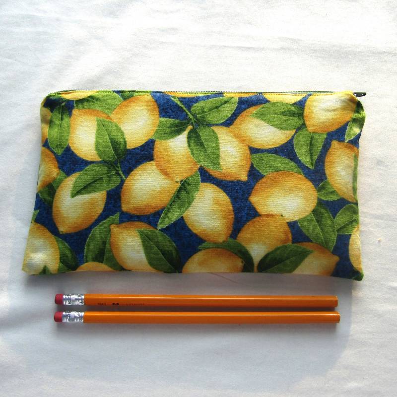 Zitronen Auf Blau Stoffbeutel/Federmäppchen Make Up Tasche Zitronen Auf Blau Stoffbeutel/Federmäppchen Make Up Tasche von MarfDaze