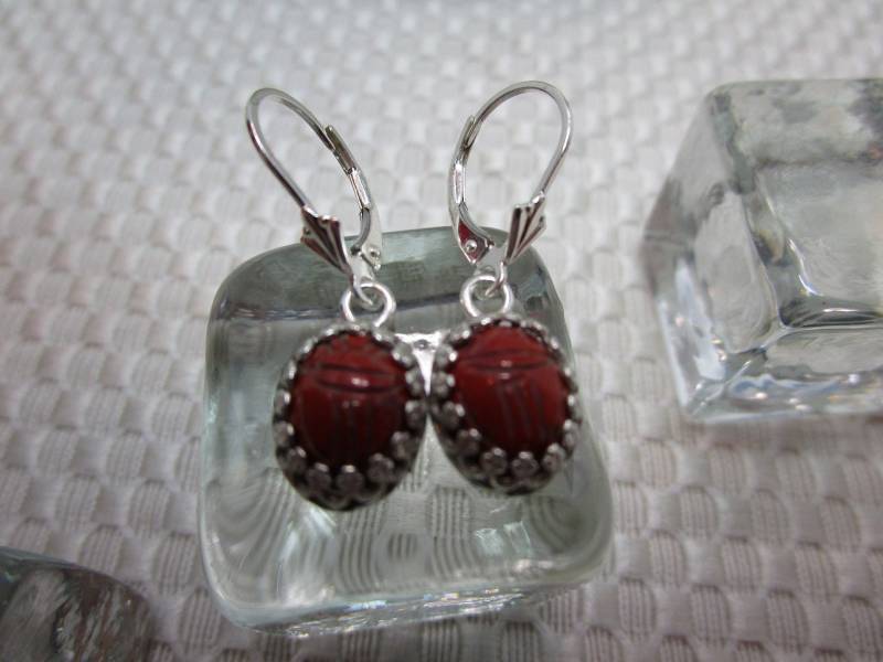 Oval Cabochon Carved Roter Onyx Skarabäus Tropfen Ohrringe, Sterling Silber #2574 von MargaretsGems