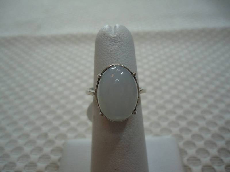 Oval Cabochon Weißer Seidiger Mondstein Verstellbarer Ring in Sterling Silber #2025 von MargaretsGems