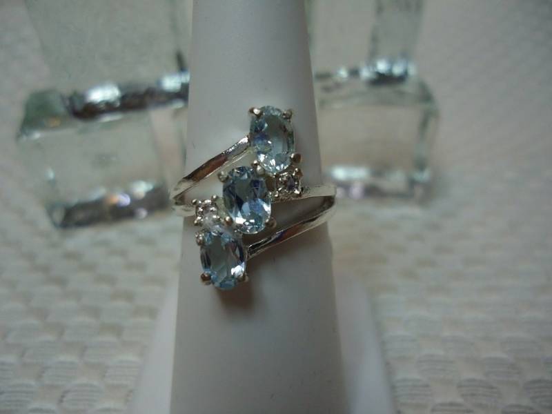 Oval Cut Aquamarin Drei-Stein-Ring in Sterling Silber - Größe 6 #2342 von MargaretsGems