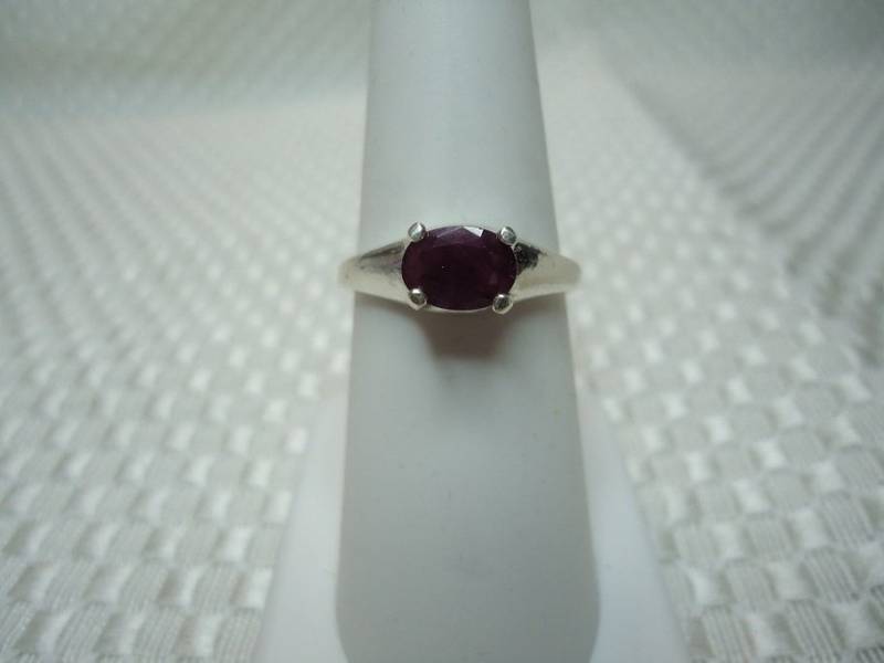 Oval Cut Madagaskar Rubin Ring in Sterling Silber - Größe 6, 75 #2292 von MargaretsGems