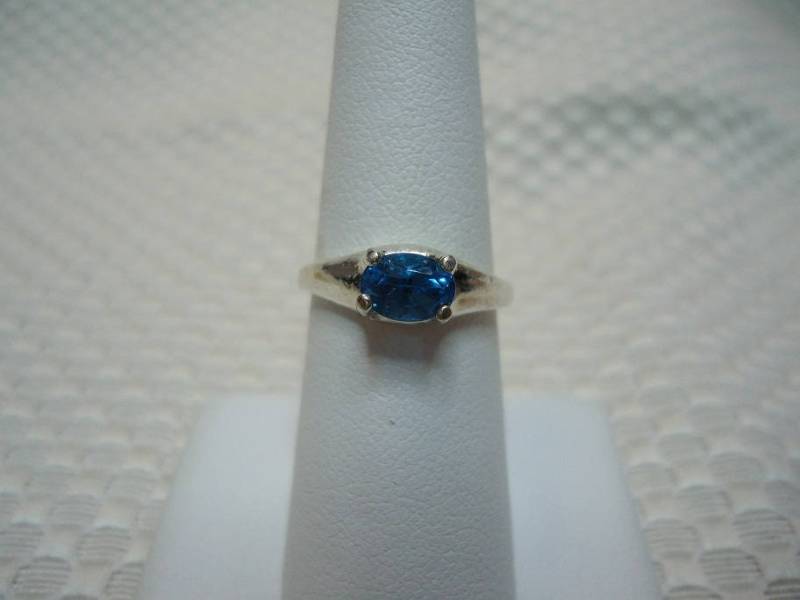 Oval Geschliffener Schweizer Blautopas Ost-West-Ring in Silber - Größe 6.75 #2140 von MargaretsGems