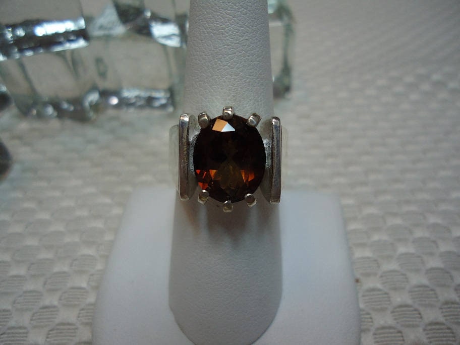 Oval Geschnittener Champagner-Topas-Ring in Sterling Silber - Größe 7, 5 #1423 Oval Geschnittener Champagner-Topas-Ring in Sterling Silber - Größe 7, 5 #1423 von MargaretsGems