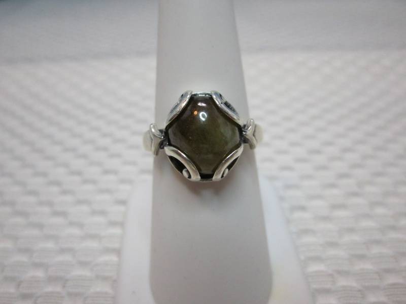 Ovaler Sphen-Ring in Cabochonschliff - Sterling Silber Größe 7 #2602 von MargaretsGems