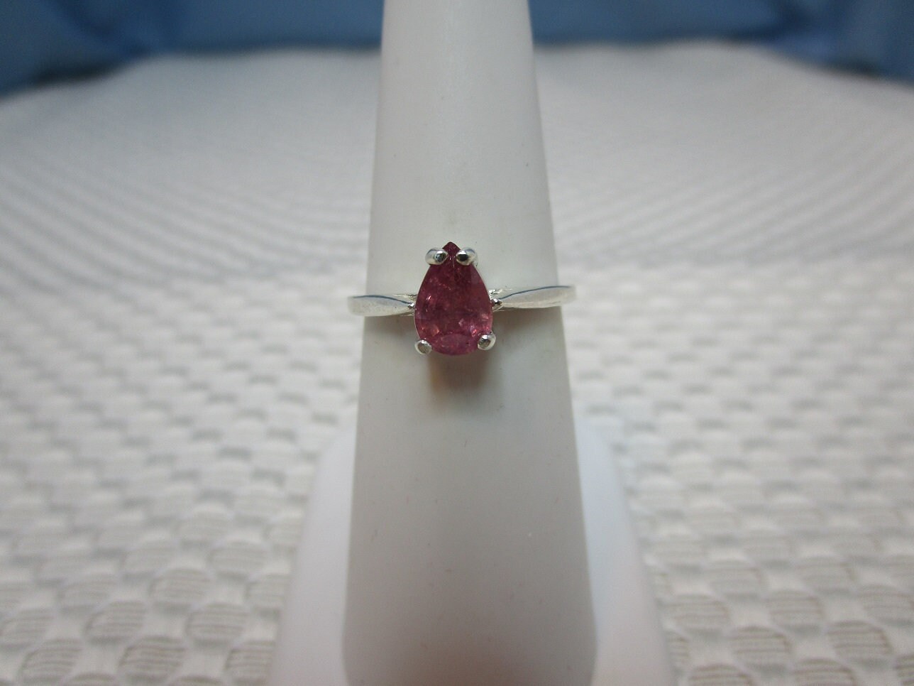 Rubin Im Pear Cut Ring in Silber - Größe 5.5 #2633 von MargaretsGems