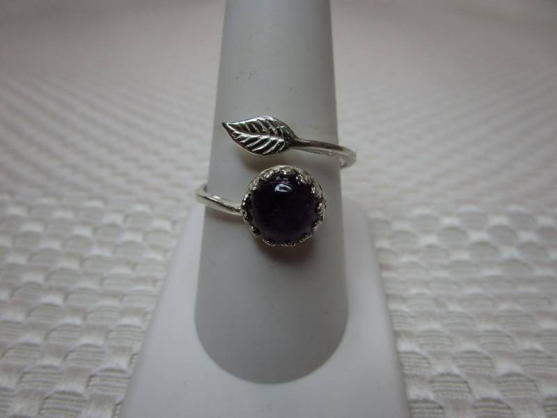 Runder Amethyst-Blatt-Ring in Cabochonschliff Sterling Silber - Verstellbar #2540 von MargaretsGems