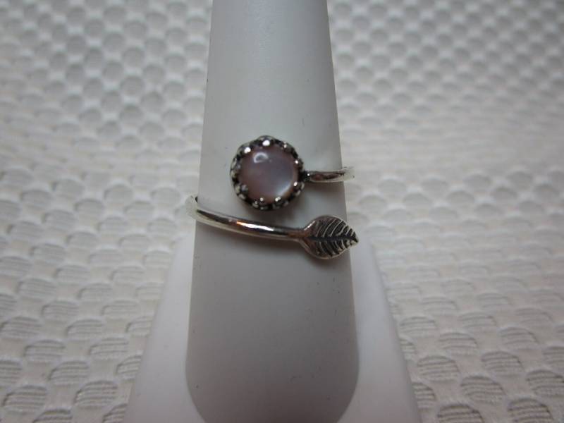 Runder Cabochonschliff Perlmutt-Blatt-Ring in Sterling Silber - Verstellbar #2559 von MargaretsGems