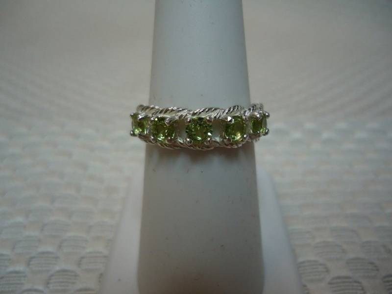 Runder Pakistan Peridot Fünf-Stein-Ring in Sterling Silber - Größe 6, 75 #2366 von MargaretsGems