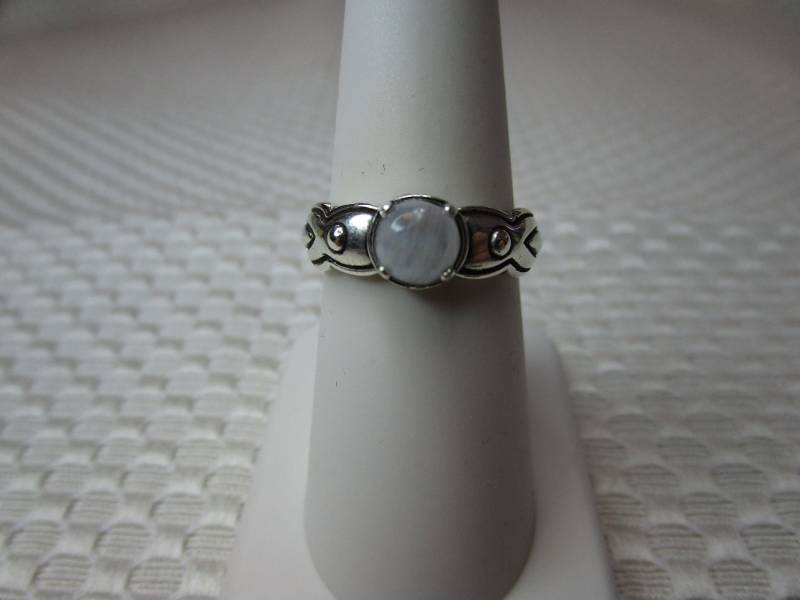 Runder Regenbogen Mondstein Cabochon Ring in Sterling Silber - Größe 7 #2538 von MargaretsGems