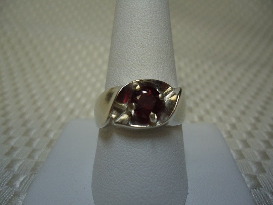Runder Rubin Ring in Sterling Silber - Größe 10.5 #1292 Runder Rubin Ring in Sterling Silber - Größe 10.5 #1292 von MargaretsGems