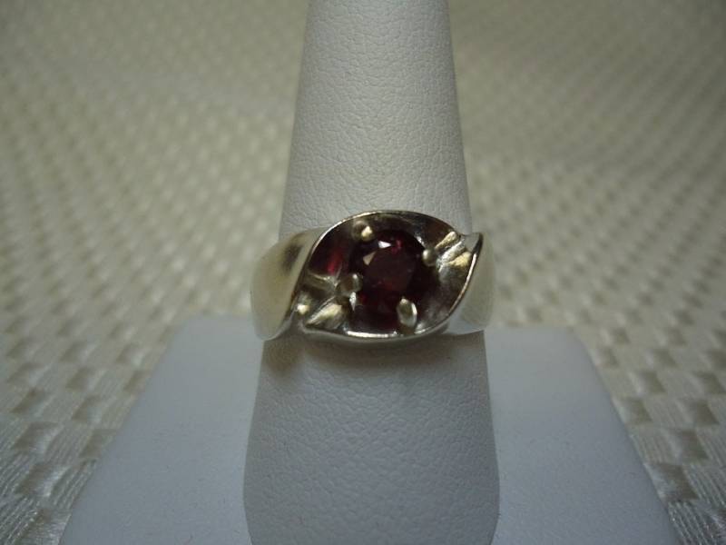 Runder Rubin Ring in Sterling Silber - Größe 10.5 #1292 Runder Rubin Ring in Sterling Silber - Größe 10.5 #1292 von MargaretsGems