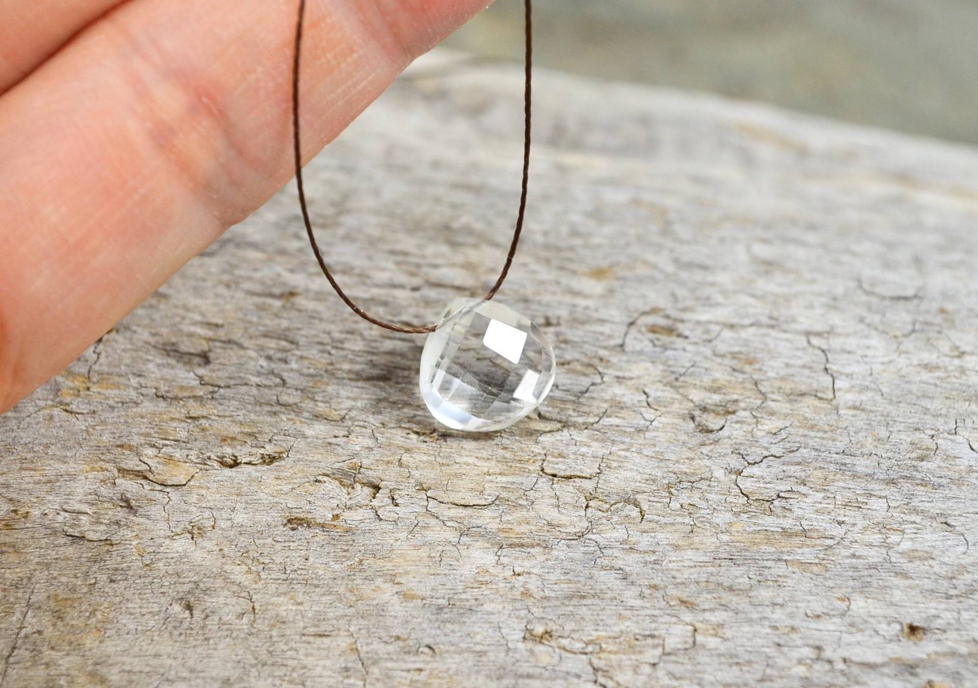 Floating Quartz Kristall Halskette, Silkon Faden Zierlich April Geburtsstein Klarer Edelstein Anhänger Handgeknüpft Schmuck Vegan Geschenk Floating Quartz Kristall Halskette, Silkon Faden Zierlich April Geburtsstein Klarer Edelstein Anhänger Handgeknüpft Schmuck Vegan Geschenk von MargayB
