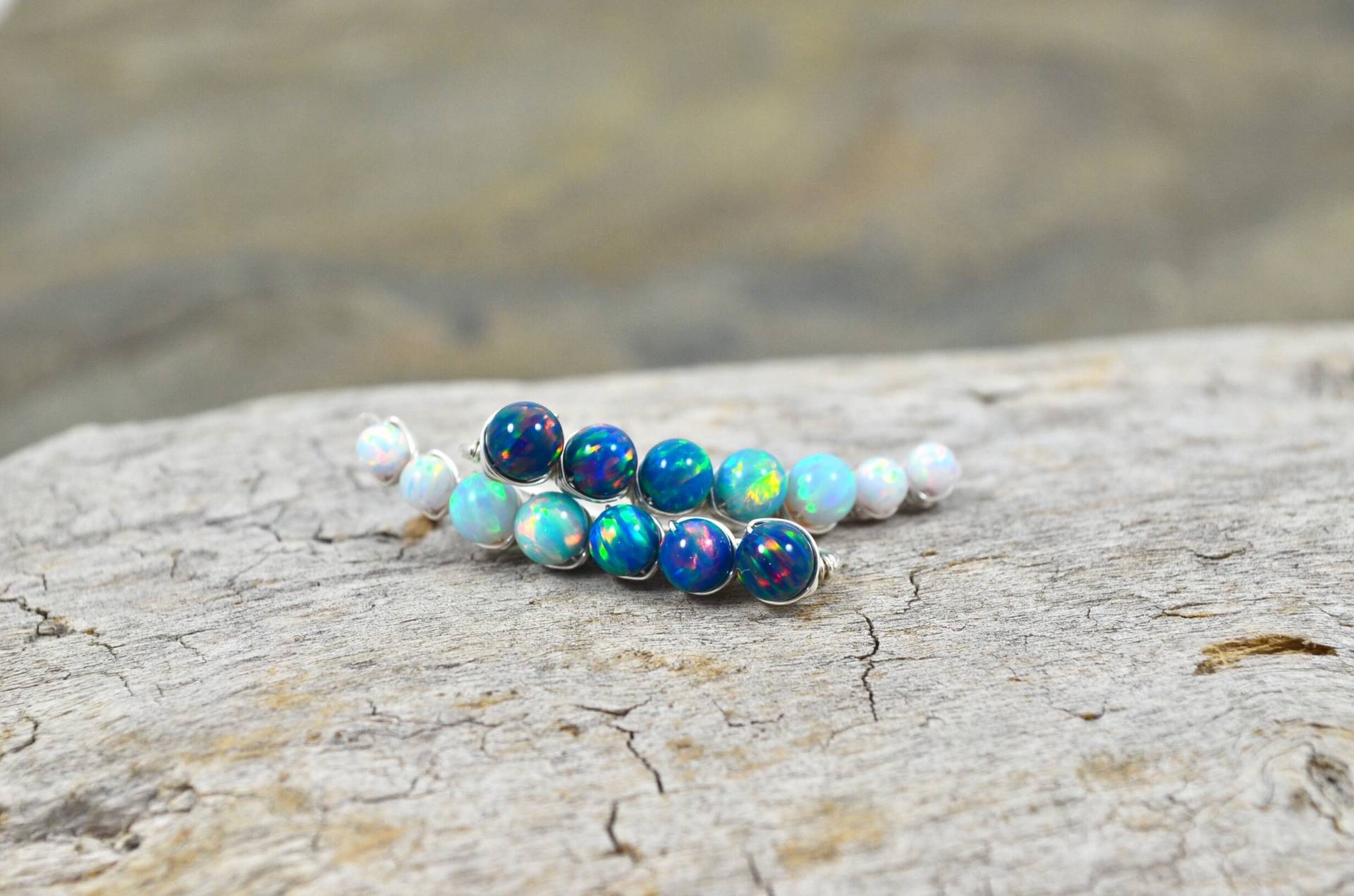 Ombre Blau Weiße Opal Ohr Kletterer, Labor Gewachsener Feuriger Auffälliger 14K Gold Gefüllter Sterling Silber Oktober Geburtsstein Ohrranke von MargayB