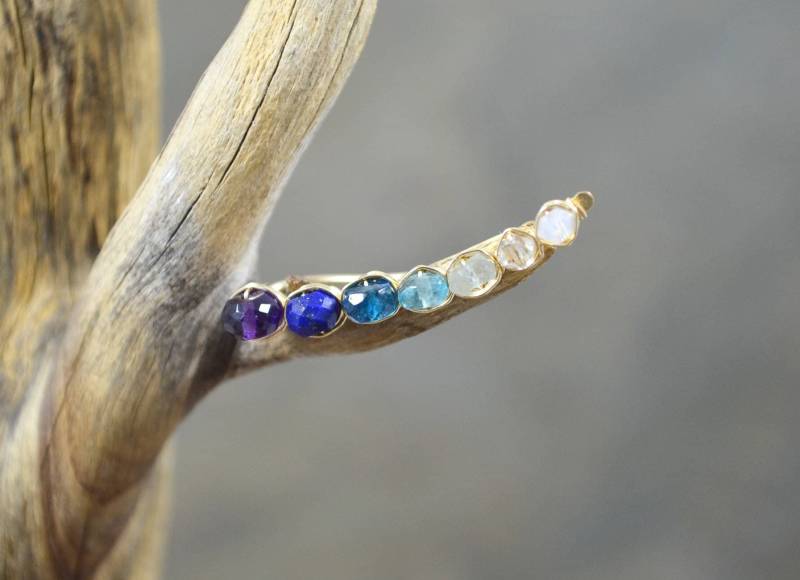 Ombre Lila Blaue Ohr Kletterer, Amethyst Lapis Lazuli Apatit Aquamarin, 14K Gold Filled Edelstein Crawler Pin Ranke Sterling Silber von MargayB