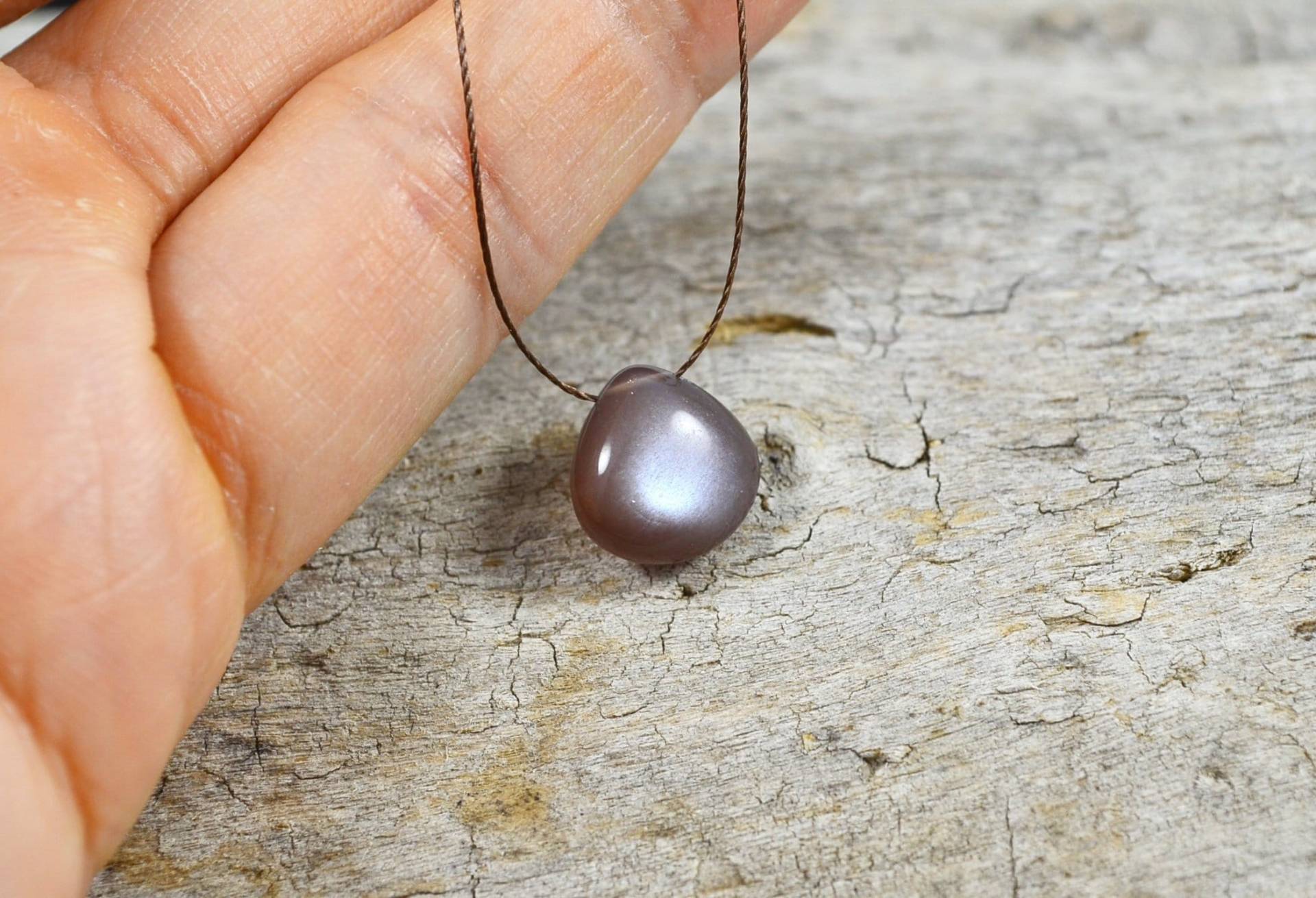 Schokolade Mondstein Kette, Silkon Faden Pfirsich Grau Edelstein Anhänger Zierlich Schmuck Vegan Tochter Geschenk Schokolade Mondstein Kette, Silkon Faden Pfirsich Grau Edelstein Anhänger Zierlich Schmuck Vegan Tochter Geschenk von MargayB