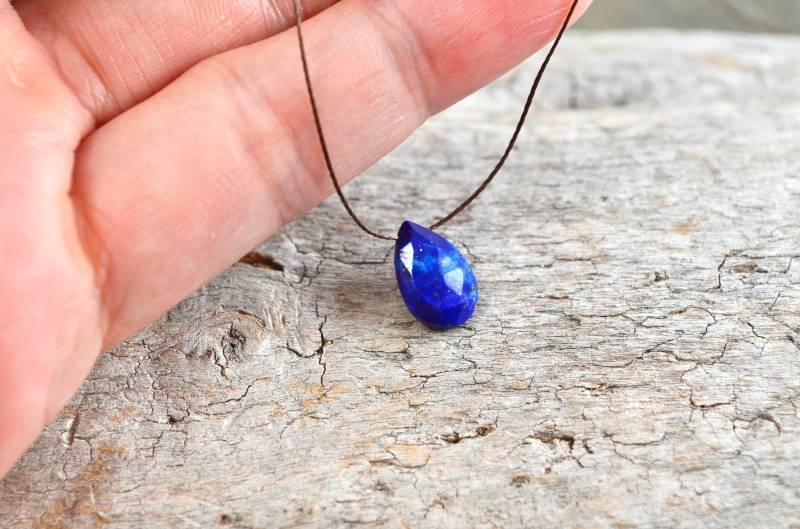 Seiden Edelstein Anhänger Vintage Lapis Lazuli Kette Mit Band - Zierliche Halskette Seiden Edelstein Anhänger Vintage Lapis Lazuli Kette Mit Band - Zierliche Halskette von MargayB