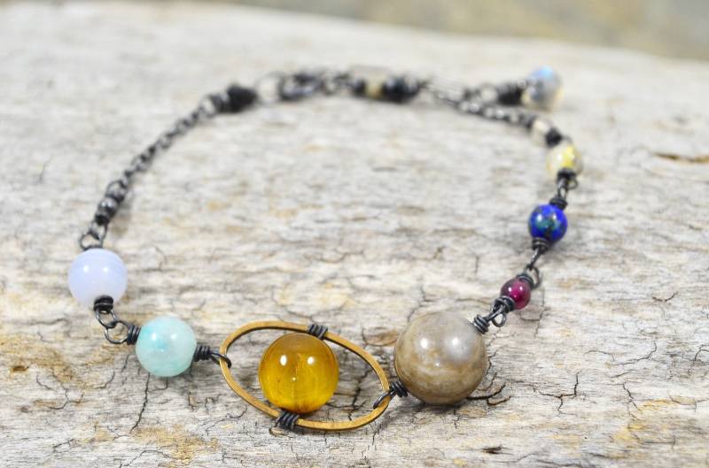 Sonnensystem Armband, Sterling Silber Edelstein Weltraum Galaxie Planeten Astronomie Thema Studenten Graduiertenlehrer Wissenschaft Geschenk Pluto Sonnensystem Armband, Sterling Silber Edelstein Weltraum Galaxie Planeten Astronomie Thema Studenten Graduiertenlehrer Wissenschaft Geschenk Pluto von MargayB