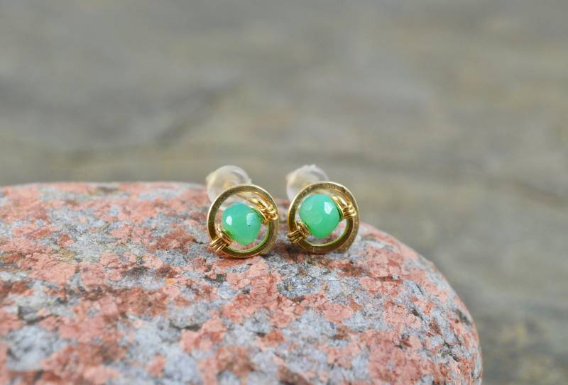 Winzige Chrysopras Ohrstecker Draht Gewickelt Post 14K Gold Rose Filled Sterling Silber Handgemachte Spirale Mintgrün Edelstein Winzige Chrysopras Ohrstecker Draht Gewickelt Post 14K Gold Rose Filled Sterling Silber Handgemachte Spirale Mintgrün Edelstein von MargayB