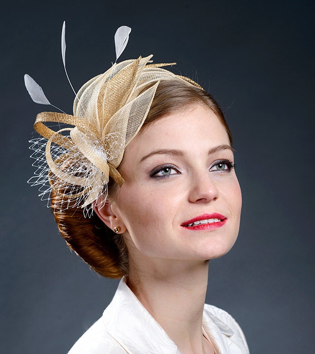 Hochzeitsfascinator Aus Champagner Und Gold. Goldener Fascinator Hochzeitsfascinator Aus Champagner Und Gold. Goldener Fascinator von MargeIilane