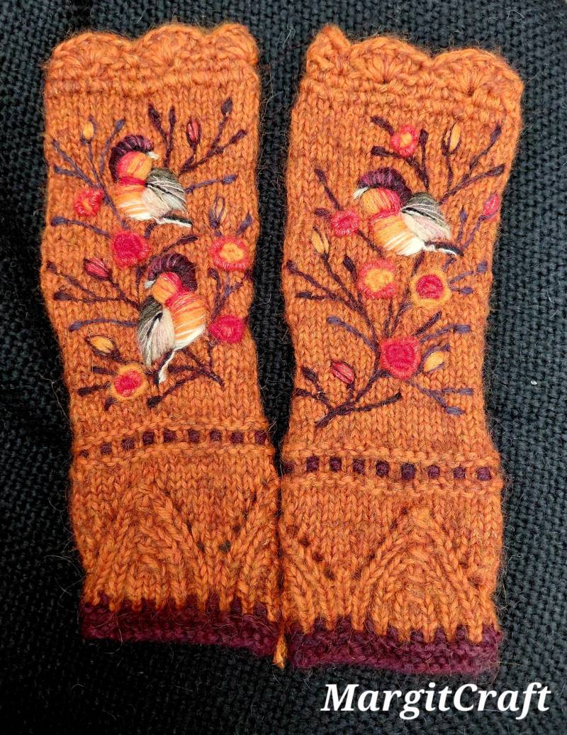 Hand Gestrickte Fingerlose Handschuhe, Accessoires, Geschenk Für Sie, Stickerei, Vögel Und Rosen, Orange Rot.eco Life von MargitCraft