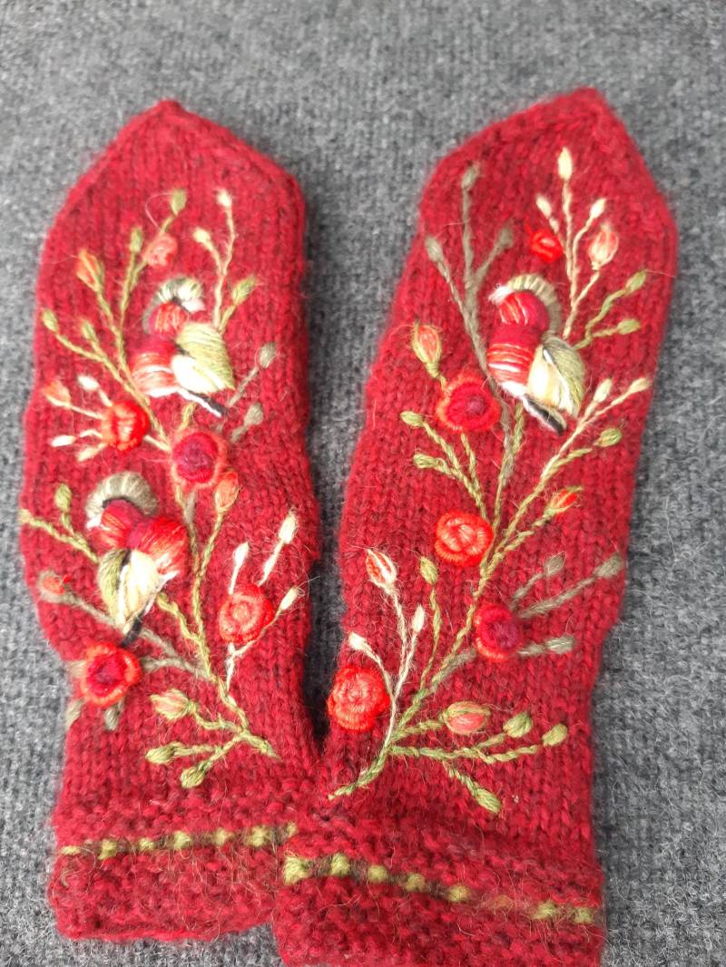 Handgestrickte Merino Wolle Und Mohair Mix Winter Handschuhe, Winter Accessoires, Stickerei, Vogel Rosen, Rot Grün.eco Life.weihnachtsgeschenk von MargitCraft