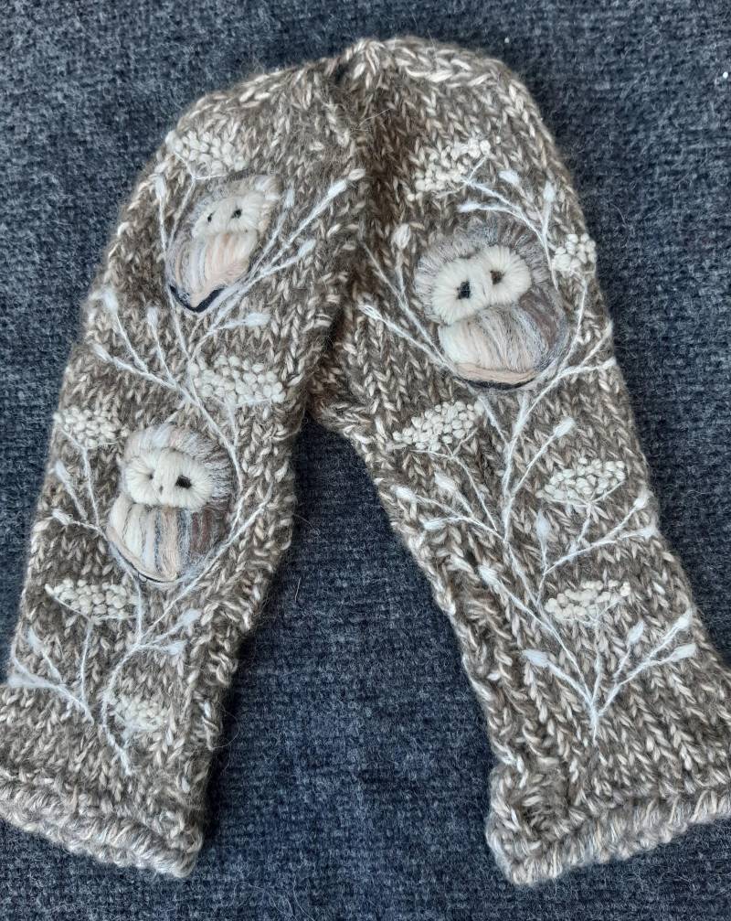 Handgestrickte Wolle Handschuhe Mit Stickerei Eule, Gestrickte Handschuhe, Winter Accessoires, Weihnachtsgeschenk, Geschenk Für Sie, Weiche Und Handgestrickte Wolle Handschuhe Mit Stickerei Eule, Gestrickte Handschuhe, Winter Accessoires, Weihnachtsgeschenk, Geschenk Für Sie, Weiche Und von MargitCraft