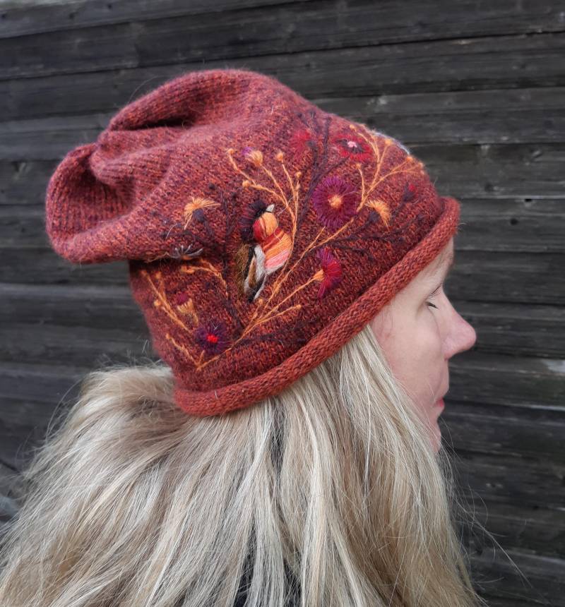 Merino Wolle Beanie Hut.frauen Hut, Merino Wolle, Gestrickt, Stickerei, Winter Accessoires, Schönes Geschenk, Fee Vogel, Natur Liebe.weihnachten von MargitCraft