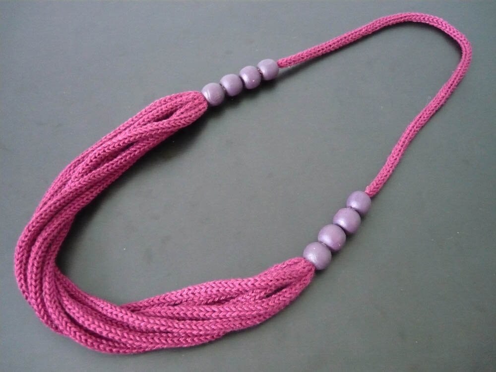 Gehäkelte Lila Kette Mit Perlen, Tricotin Schmuck, Häkelschmuck, Gestrickter Schmuck von MariAnnieArt