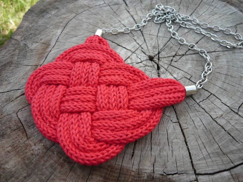 Gehäkelte Rote Tricotin Kette, Schmuck, Häkelschmuck, Gestrickter Schmuck Gehäkelte Rote Tricotin Kette, Schmuck, Häkelschmuck, Gestrickter Schmuck von MariAnnieArt