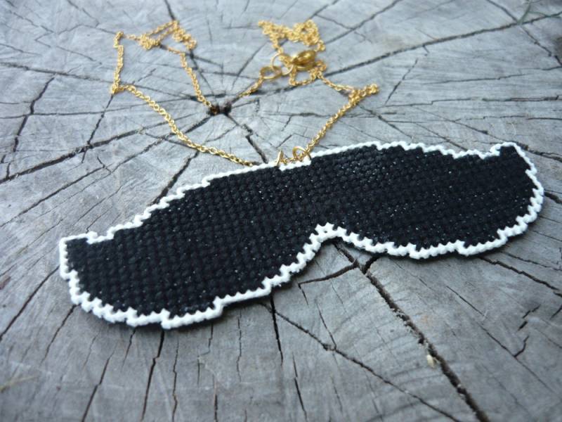 Kreuzstich Kette Moustache Kreuzstich Kette Moustache von MariAnnieArt
