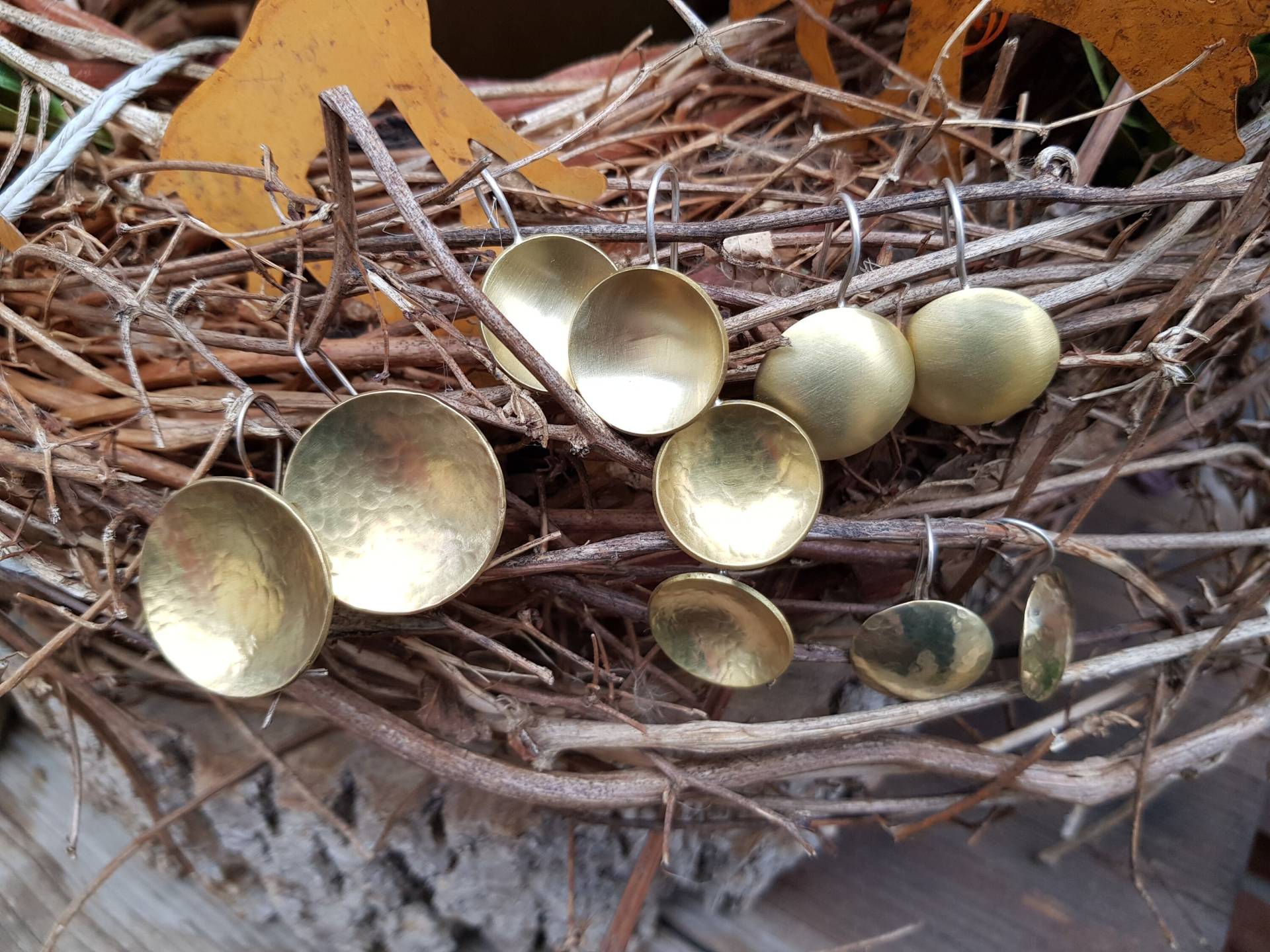 Geschmiedete Messingohrringe, Goldfarbene Scheibenohrringe Mit 925Er Silberhaken Geschmiedete Messingohrringe, Goldfarbene Scheibenohrringe Mit 925Er Silberhaken von MariArtWa