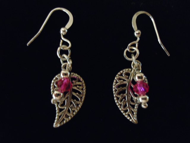 Offenen Silberfolie Mit Roten Bicone Perlen Ohrringe Offenen Silberfolie Mit Roten Bicone Perlen Ohrringe von MariFlorCreations