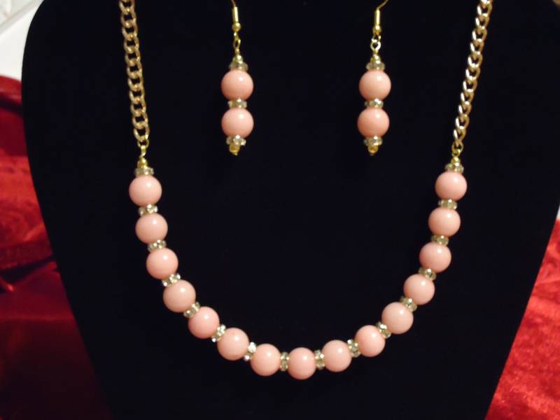 Rosa Jade Halskette Und Ohrring Set Rosa Jade Halskette Und Ohrring Set von MariFlorCreations