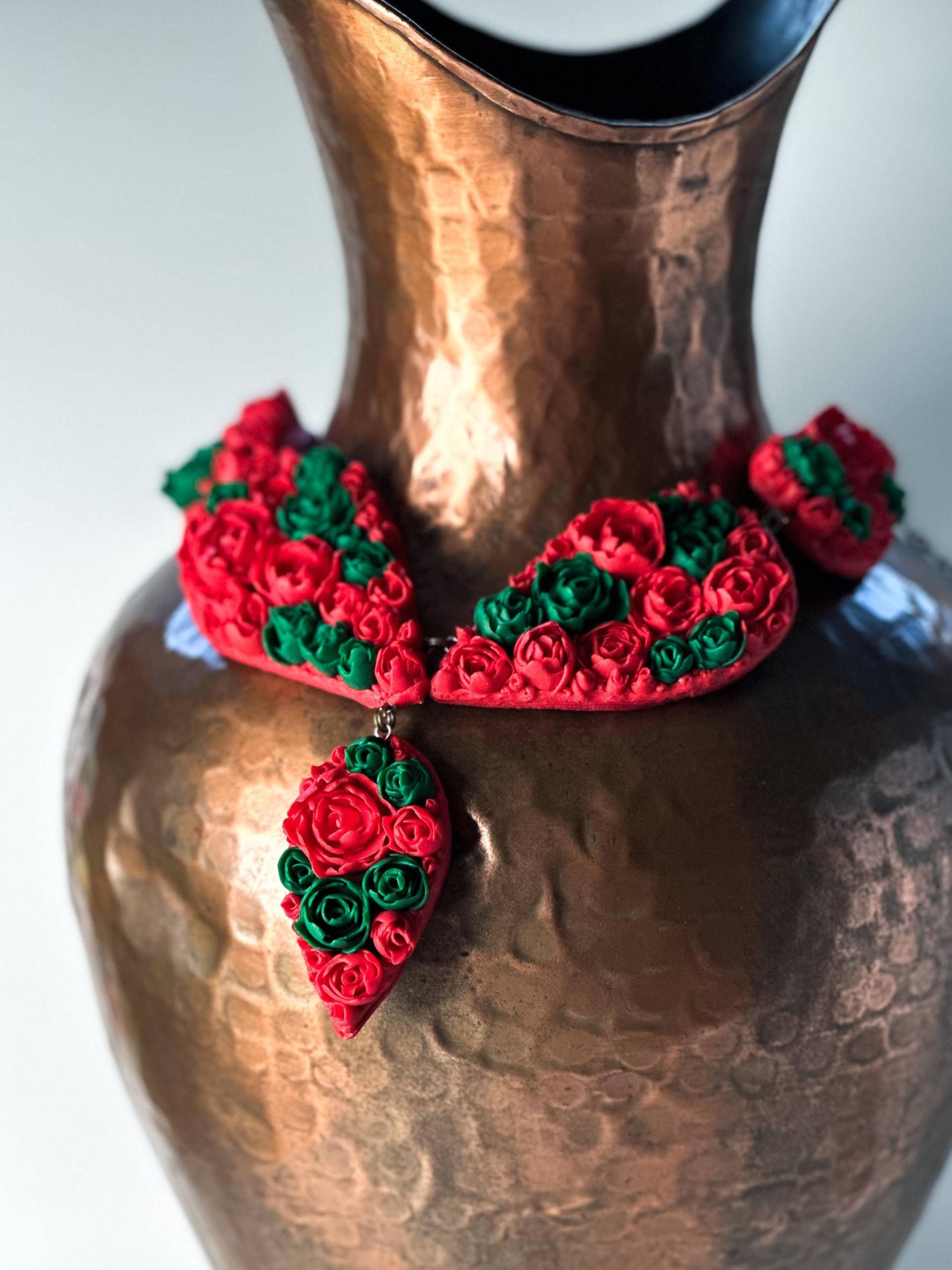 Rote Rose Halskette Aus Fimo Blumiger Modeschmuck Rote Rose Halskette Aus Fimo Blumiger Modeschmuck von MariJeweleryPari