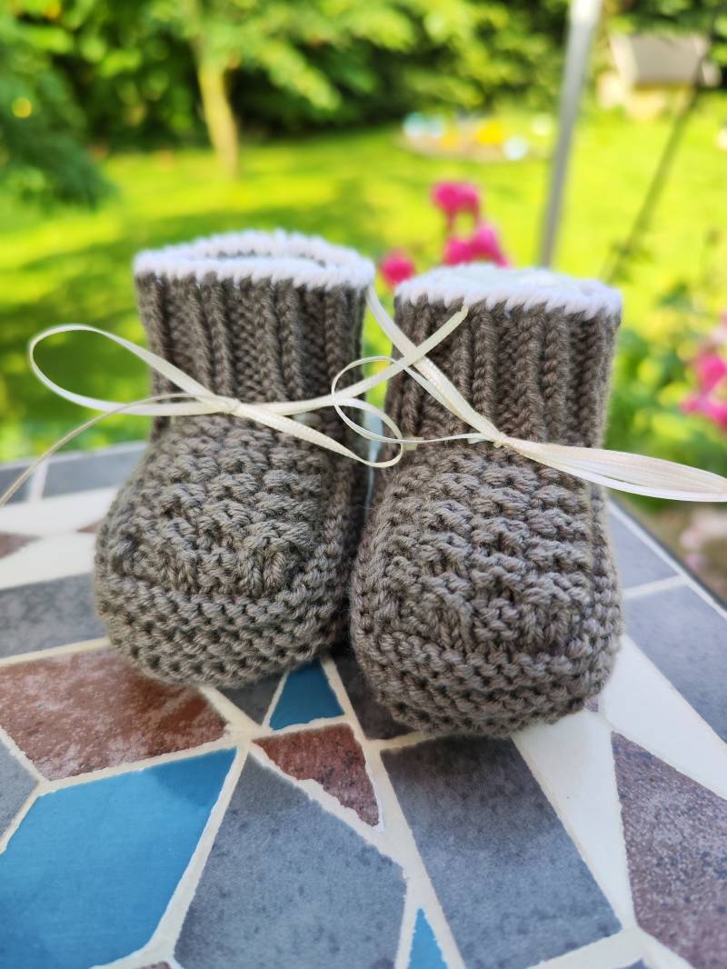 Handgestrickte Babyschuhe, Merino, Taupe Handgestrickte Babyschuhe, Merino, Taupe von MariMascheHandmade