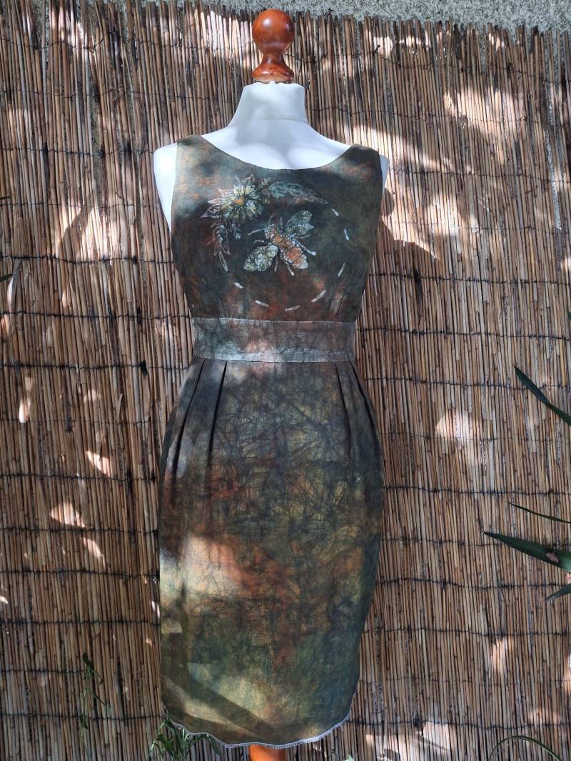 Beeswaxbatik Linendress Dave The Bees von MariONEbatik